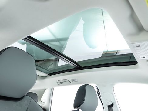 New 2026 Volkswagen Tiguan SE image 37