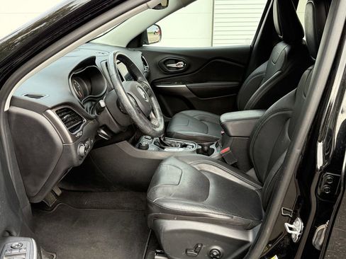 Used 2020 Jeep Cherokee Limited image 10