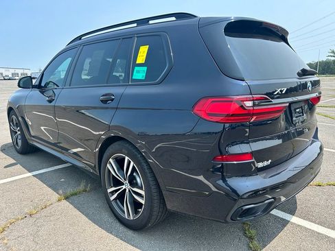 Used 2022 BMW X7 xDrive40i w/ M Sport Package AWD/4WD image 3