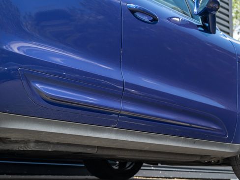 Certified 2022 Porsche Macan AWD/4WD image 19