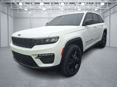 Used 2023 Jeep Grand Cherokee Limited w/ Black Appearance Package AWD/4WD image 1