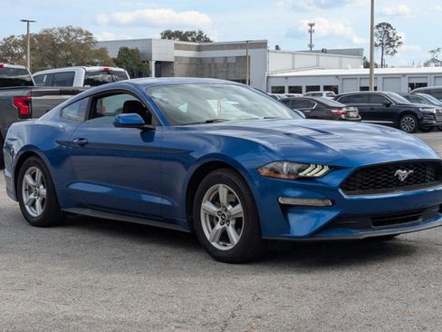 Used 2018 Ford Mustang Coupe image 3