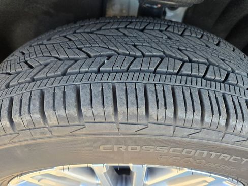 Used 2025 GMC Acadia Denali image 9