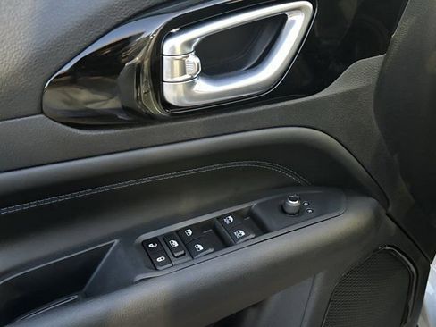 New 2026 Jeep Compass Latitude image 12