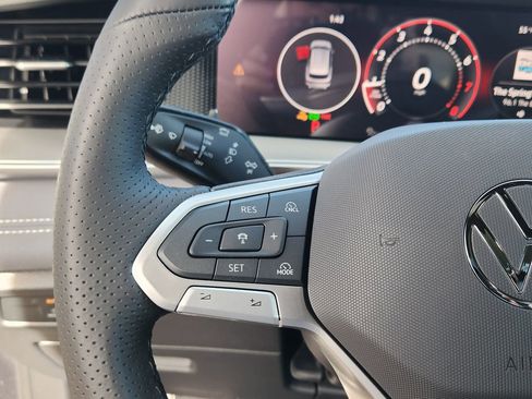 New 2026 Volkswagen Tiguan SE R-Line image 17