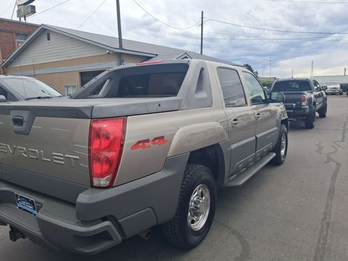 Used 2002 Chevrolet Avalanche 2500 w/ Convenience Pkg AWD/4WD image 3