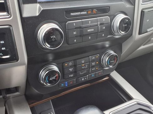 Used 2020 Ford F150 Lariat w/ Equipment Group 502A Luxury AWD/4WD image 20