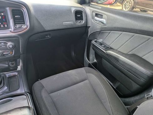 Used 2018 Dodge Charger SXT w/ Blacktop Package RWD image 16