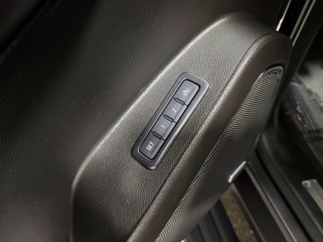 Used 2018 GMC Yukon Denali AWD/4WD image 25