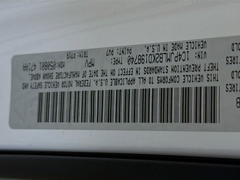 Used 2019 Jeep Cherokee Latitude Plus image 40