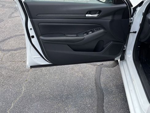 Used 2025 Nissan Altima 2.5 SV image 18