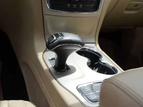 Used 2014 Jeep Grand Cherokee Limited AWD/4WD image 24