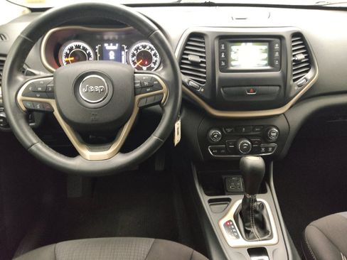 Used 2015 Jeep Cherokee Latitude FWD image 22