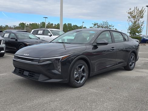New 2025 Kia K4 LXS image 4