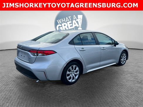 Used 2023 Toyota Corolla LE image 3