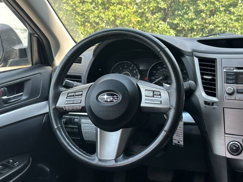 Used 2011 Subaru Outback 2.5i Premium AWD/4WD image 5