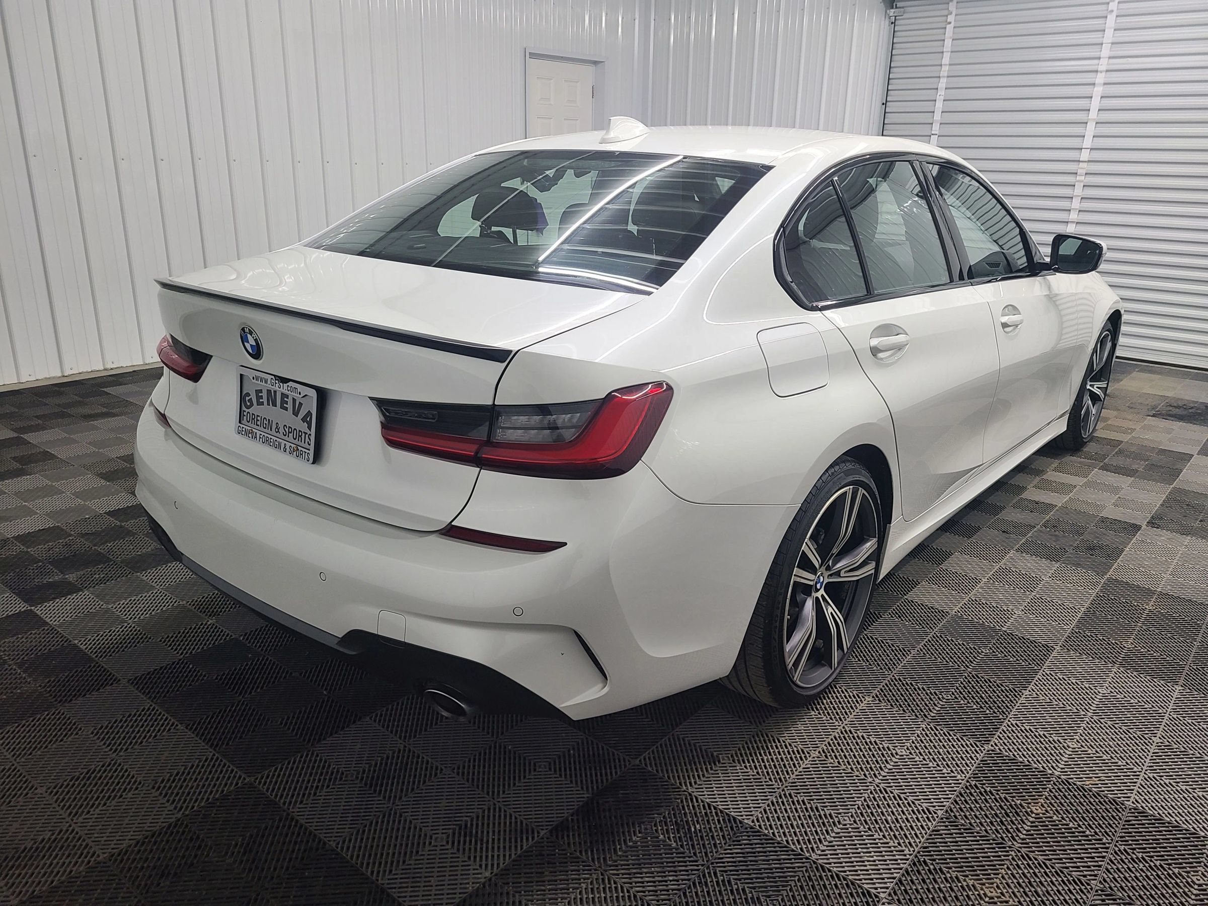 Used 2019 BMW 330i Sedan w/ M Sport Package RWD image 11