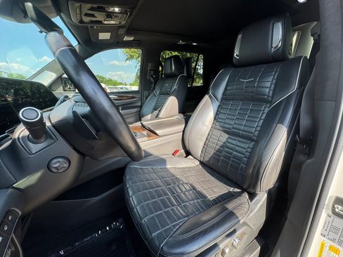 Used 2022 Cadillac Escalade Sport Platinum w/ LPO, ONYX Package AWD/4WD image 26