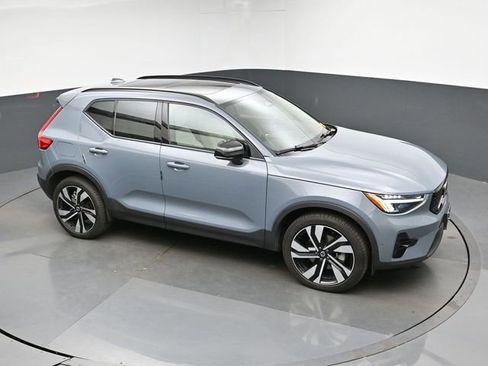 Used 2023 Volvo XC40 B5 Plus w/ Protection Package Premier AWD/4WD image 18