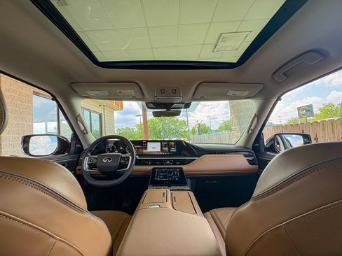 Used 2025 INFINITI QX80 Luxe AWD/4WD image 2