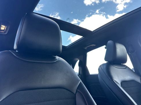 Certified 2022 Ford Edge ST-Line image 17