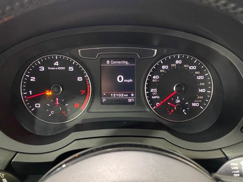 Used 2017 Audi Q3 2.0T Premium image 19