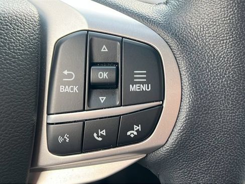 Used 2022 Ford Explorer XLT w/ Equipment Group 202A AWD/4WD image 23