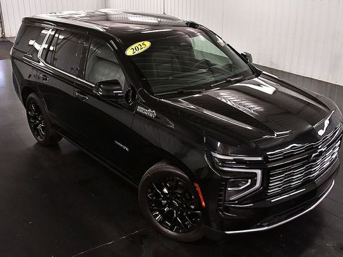 Used 2025 Chevrolet Tahoe High Country AWD/4WD image 12