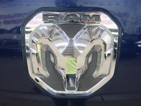 Used 2019 RAM 1500 Big Horn AWD/4WD image 12