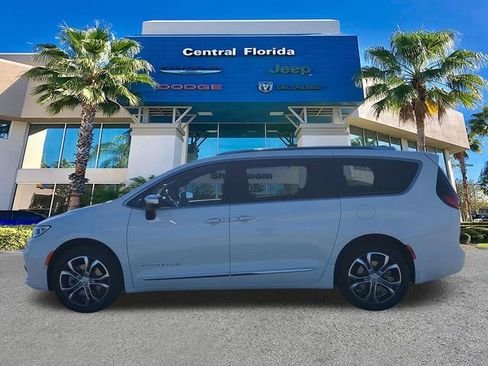 New 2026 Chrysler Pacifica Pinnacle w/ Trailer Tow Group AWD/4WD image 8