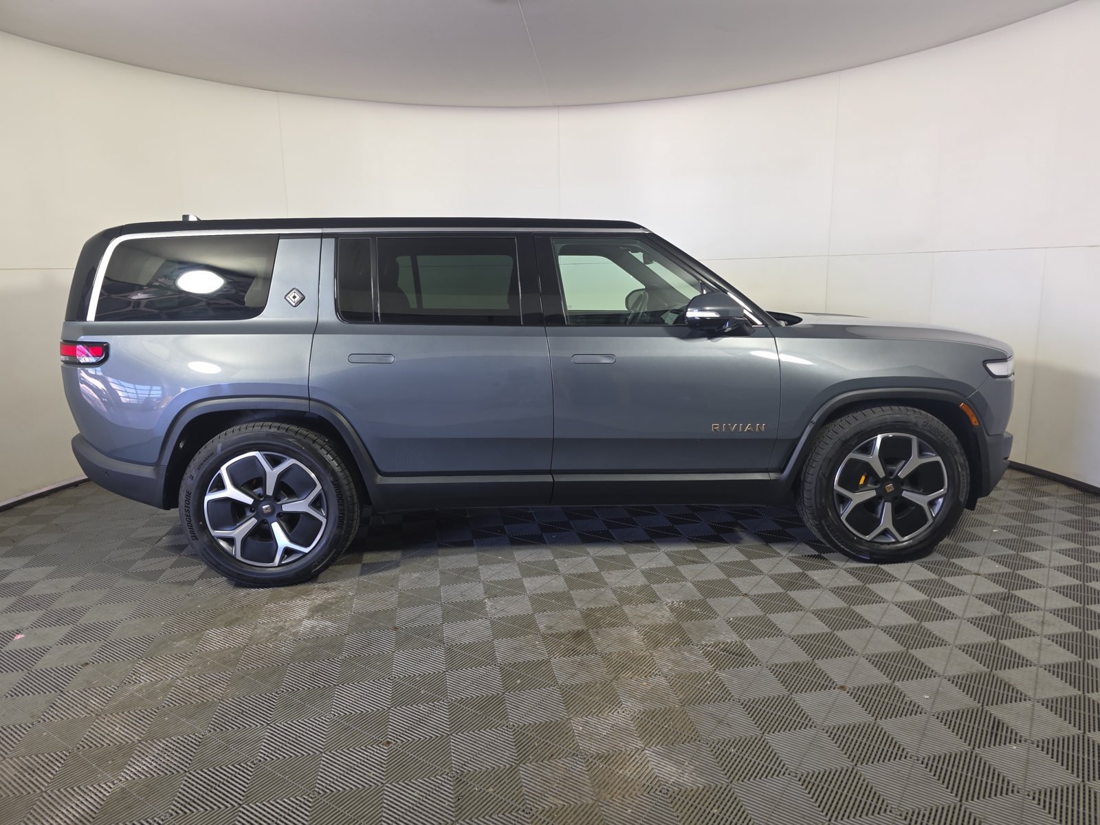 Used 2022 Rivian R1S Launch Edition Quad AWD/4WD image 6