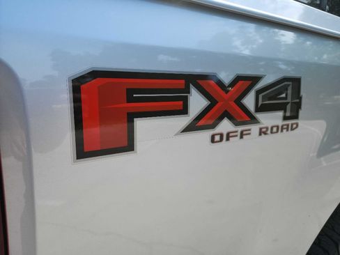Used 2018 Ford F250 XLT w/ XLT Premium Package AWD/4WD image 10