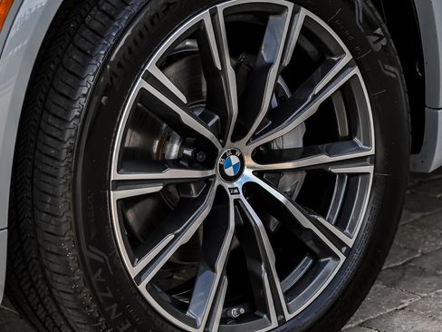 Used 2024 BMW X5 xDrive40i w/ M Sport Package AWD/4WD image 8