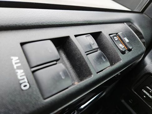 Used 2020 Toyota 4Runner Venture w/ Moonroof Package image 32