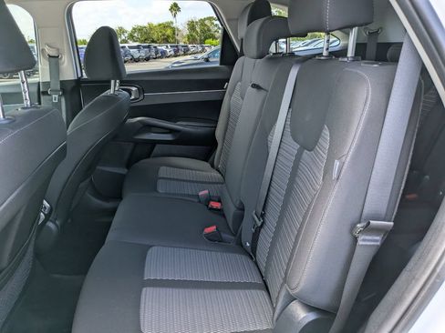 Certified 2025 Kia Sorento LX FWD image 18
