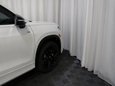 New 2025 Volkswagen Tiguan SE R-Line image 26