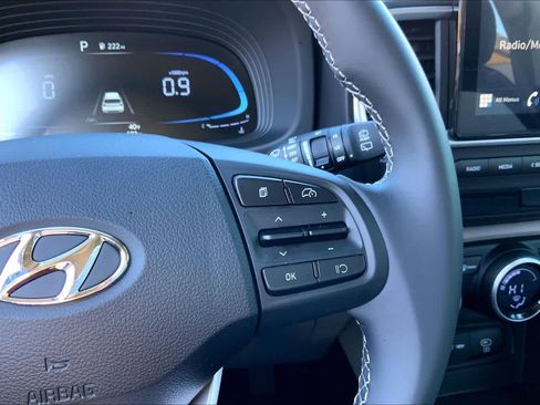 Certified 2025 Hyundai Venue SEL image 24