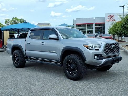 Used 2020 Toyota Tacoma TRD Off-Road w/ Technology Package AWD/4WD image 2