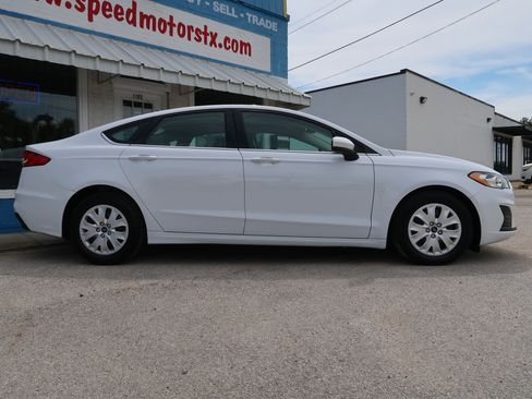 Used 2019 Ford Fusion S FWD image 4