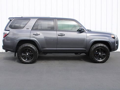 Used 2016 Toyota 4Runner SR5 AWD/4WD image 3