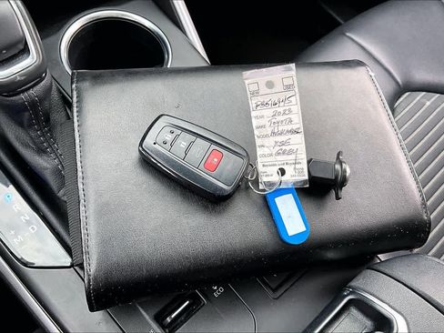 Used 2023 Toyota Highlander XSE image 15