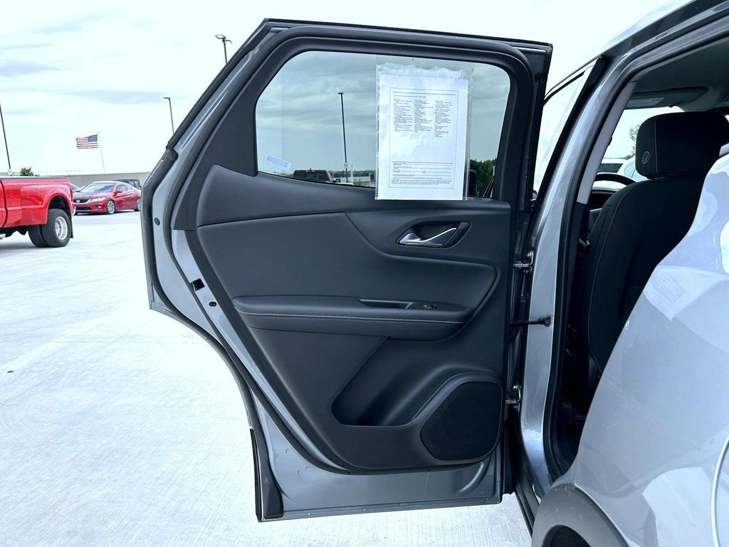 Used 2025 Chevrolet Blazer LT AWD/4WD image 21