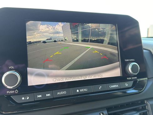 Used 2025 Nissan Pathfinder S FWD image 28