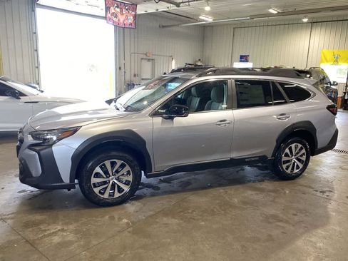 Certified 2025 Subaru Outback Premium AWD/4WD image 3