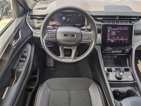 New 2025 Jeep Grand Cherokee L Altitude image 13