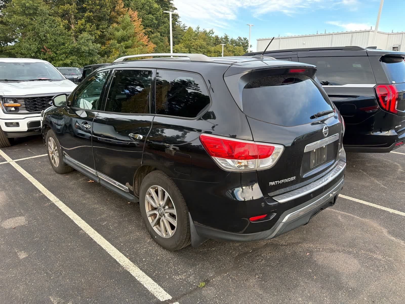 Used 2014 Nissan Pathfinder SL w/ SL Tech Package AWD/4WD image 9