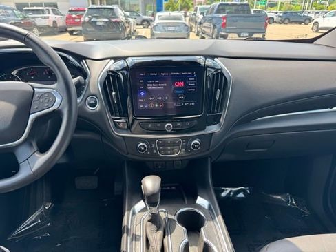 Used 2022 Chevrolet Traverse LT AWD/4WD image 2