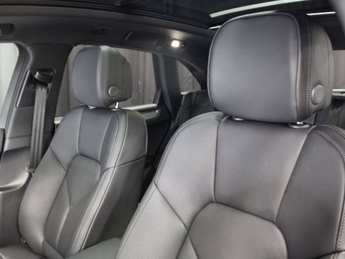 New 2026 Porsche Macan AWD/4WD image 5