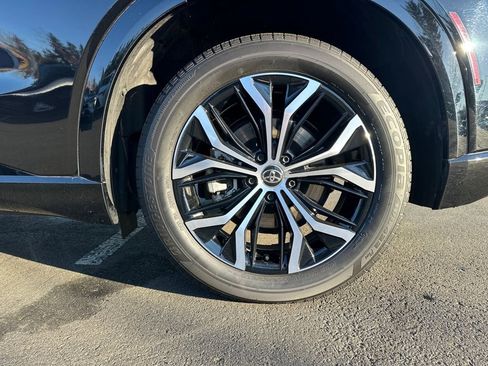 Used 2025 Toyota Crown Signia XLE image 27