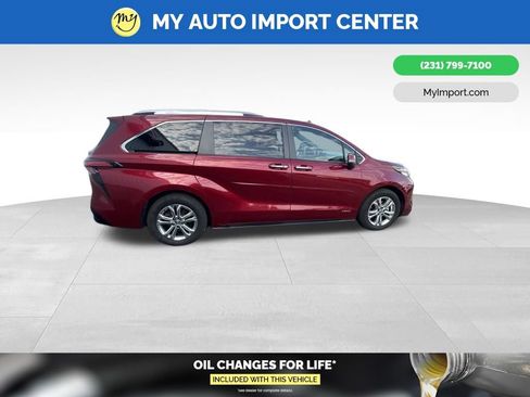 Used 2021 Toyota Sienna Platinum AWD/4WD image 5